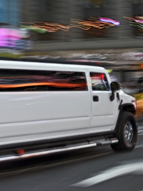 Limuzína Hummer a Striptýz